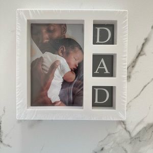 3/$5 💵 “Dad” picture frame